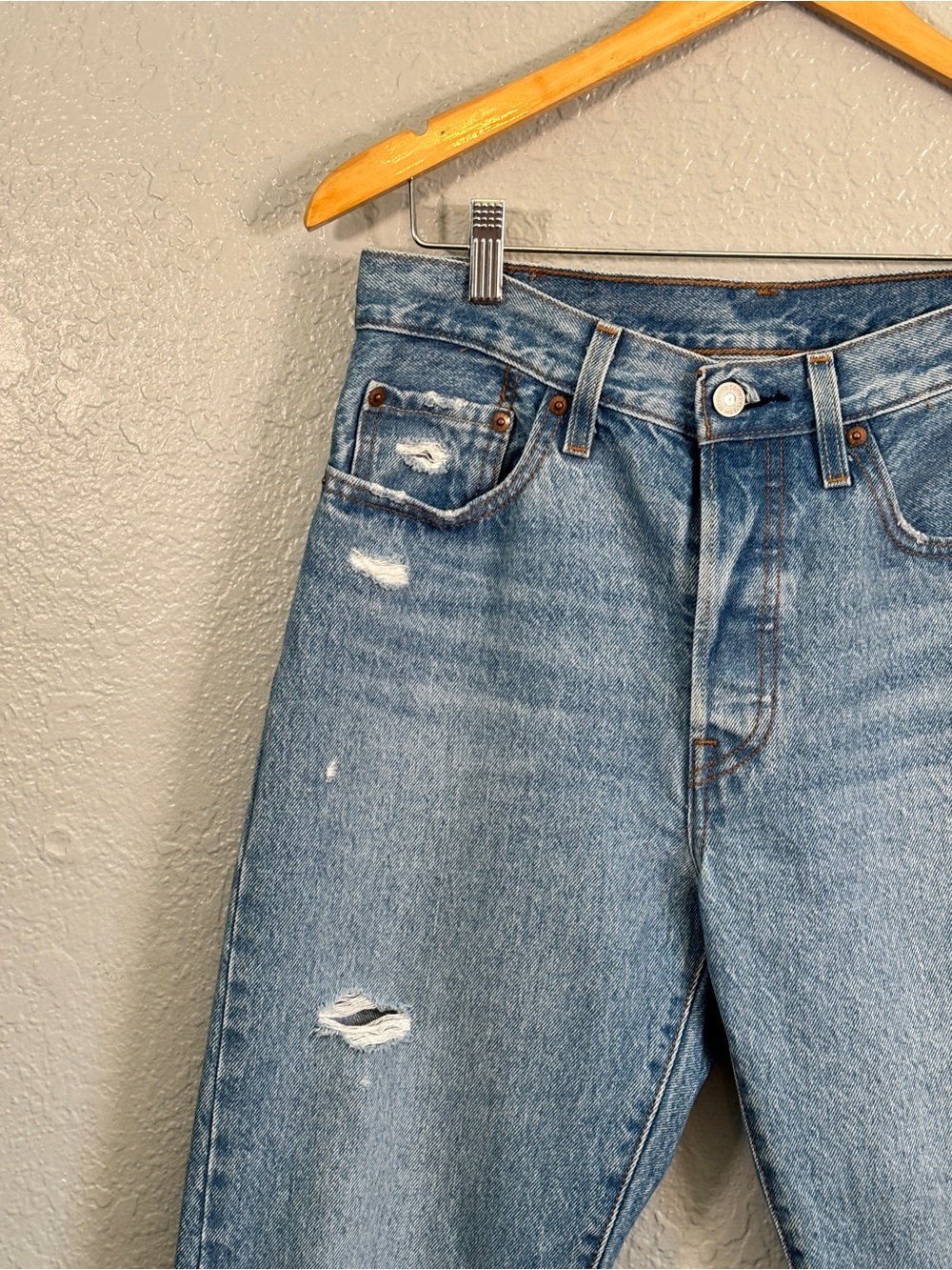 Levi’s 501 Original Fit, Button Fly, Cropped Jeans Sz. 27 - Picture 2 of 10